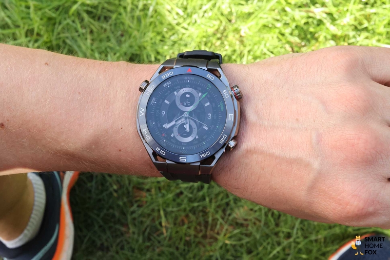 Циферблат часов Huawei Watch Ultimate.